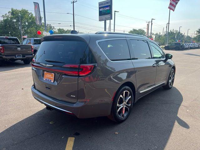 2025 Chrysler Pacifica Pinnacle AWD