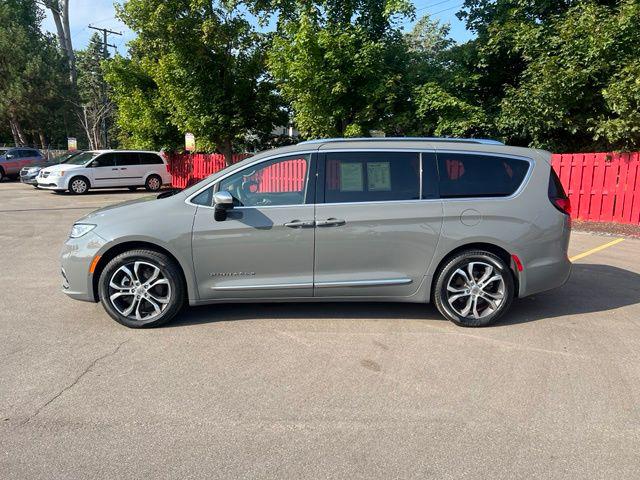2025 Chrysler Pacifica Pinnacle AWD