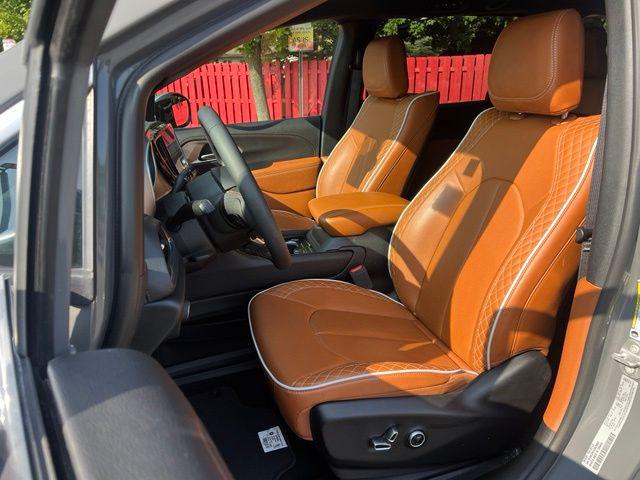 2025 Chrysler Pacifica Pinnacle AWD