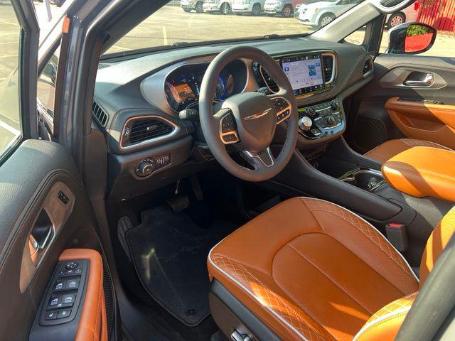 2025 Chrysler Pacifica Pinnacle AWD