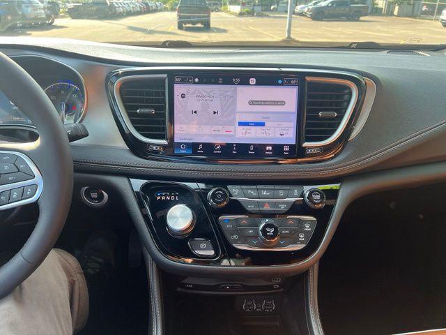 2025 Chrysler Pacifica Pinnacle AWD