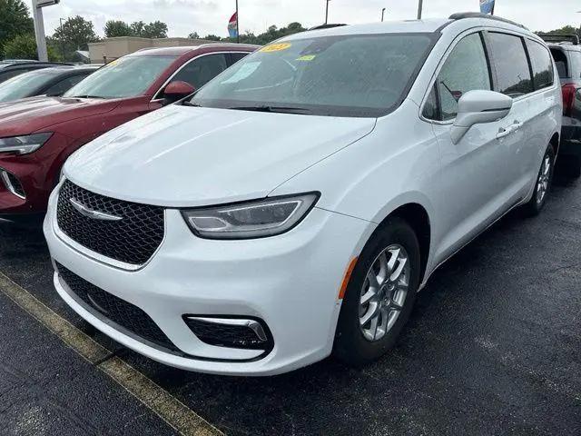 2022 Chrysler Pacifica Touring L for sale in Moline, IL