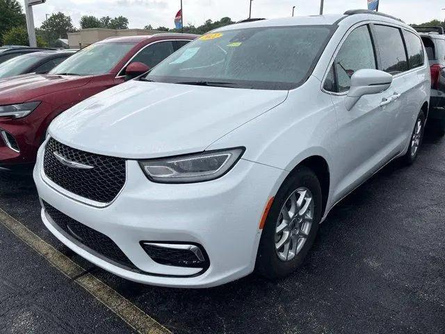 2022 Chrysler Pacifica Touring L for sale in Moline, IL