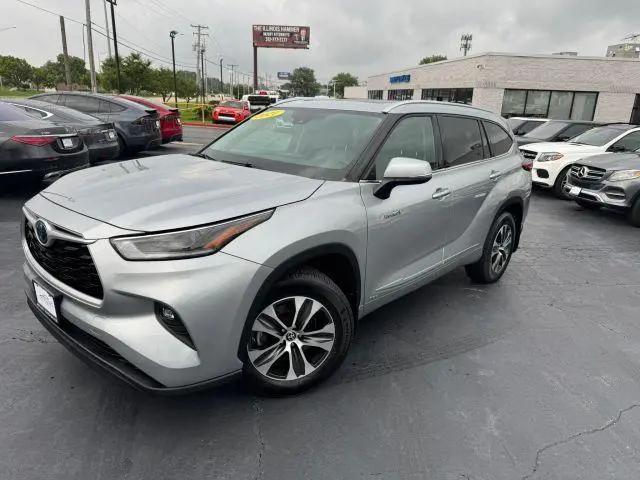 2021 Toyota Highlander Hybrid XLE for sale in West Chicago, IL
