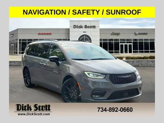 2025 Chrysler Pacifica Limited for sale in Plymouth, MI