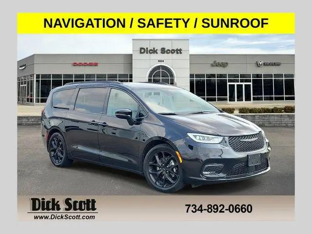 2025 Chrysler Pacifica Limited for sale in Plymouth, MI