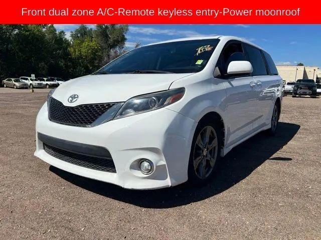 2017 Toyota Sienna SE Premium 8 Passenger for sale in Englewood, CO