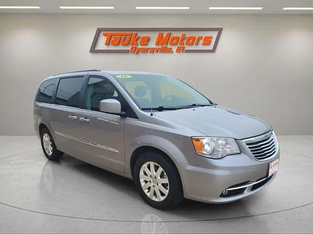 2016 Chrysler Town & Country Touring for sale in Dyersville, IA