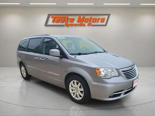 2016 Chrysler Town & Country Touring for sale in Dyersville, IA