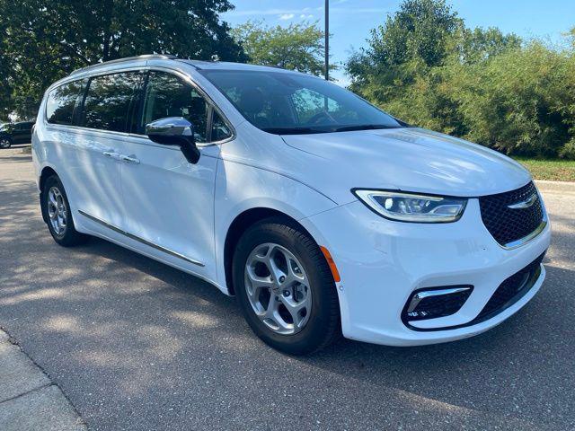 2023 Chrysler Pacifica Limited for sale in Holland, MI