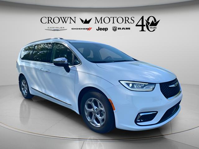 2023 Chrysler Pacifica Limited for sale in Holland, MI