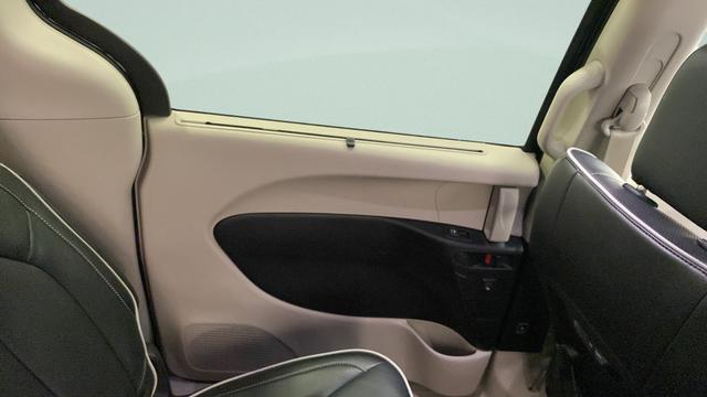 2024 Chrysler Pacifica Limited AWD
