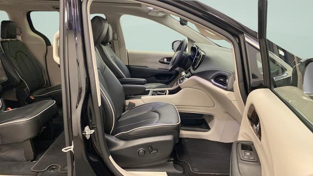 2024 Chrysler Pacifica Limited AWD