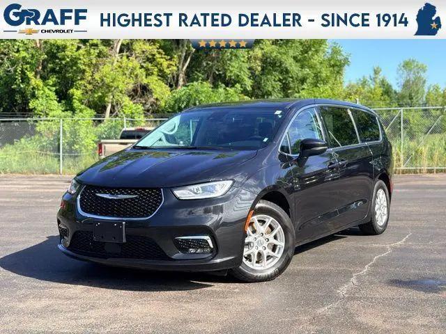 2023 Chrysler Pacifica Touring L for sale in Davison, MI