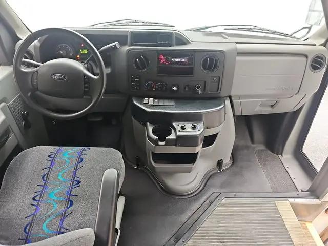 2015 Ford E-350 Cutaway E-350