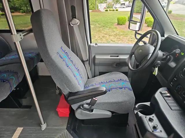 2015 Ford E-350 Cutaway E-350