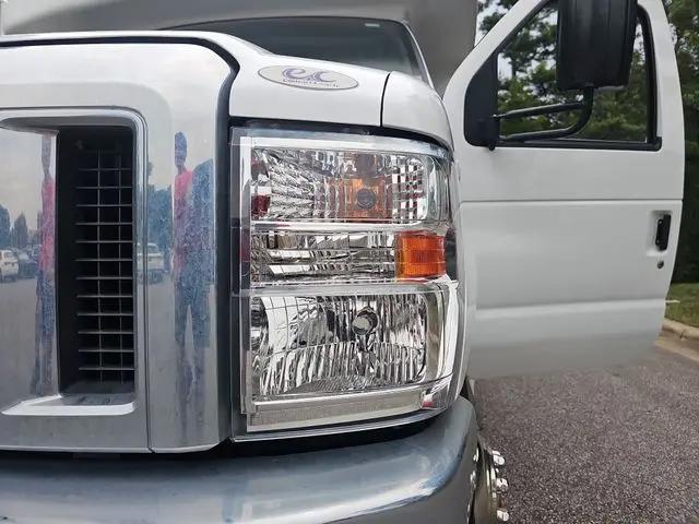 2015 Ford E-350 Cutaway E-350