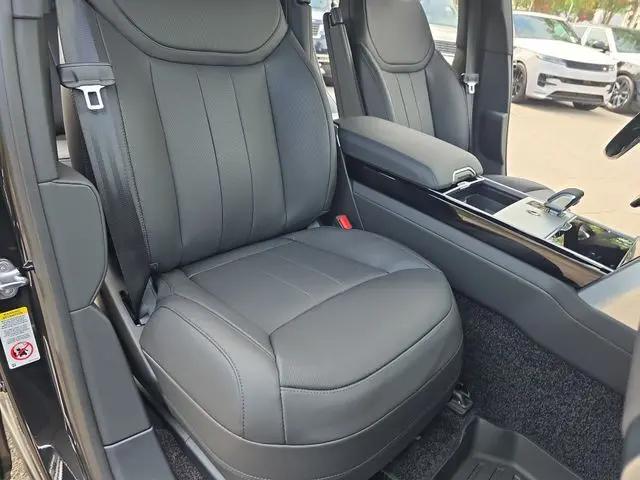 2026 Land Rover Range Rover P530 SE