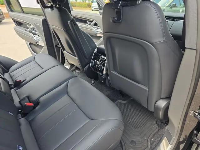 2026 Land Rover Range Rover P530 SE