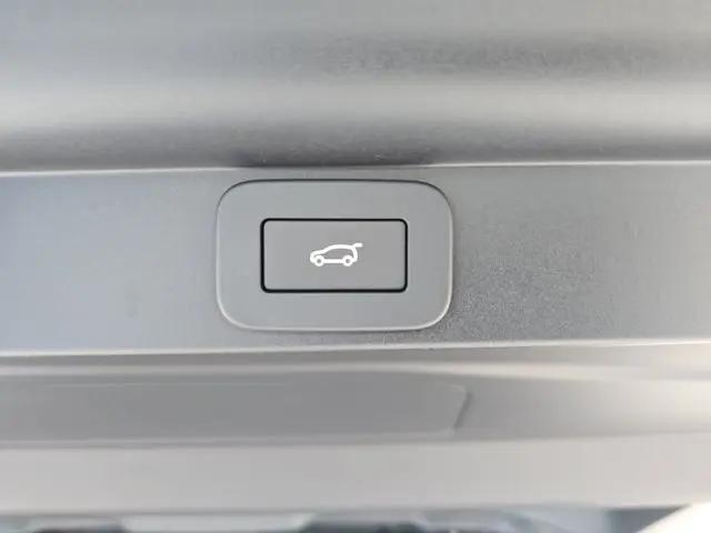 2026 Land Rover Range Rover P530 SE