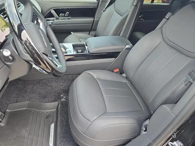 2026 Land Rover Range Rover P530 SE