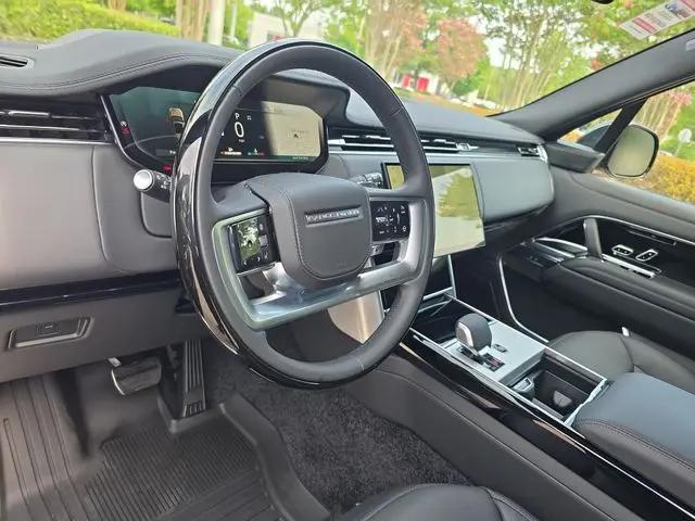2026 Land Rover Range Rover P530 SE