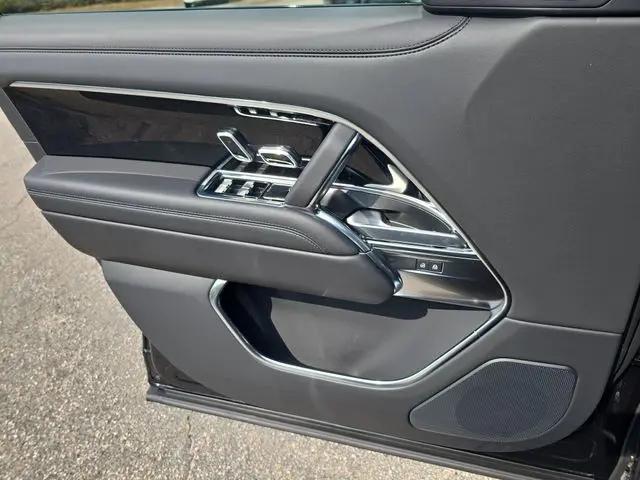 2026 Land Rover Range Rover P530 SE