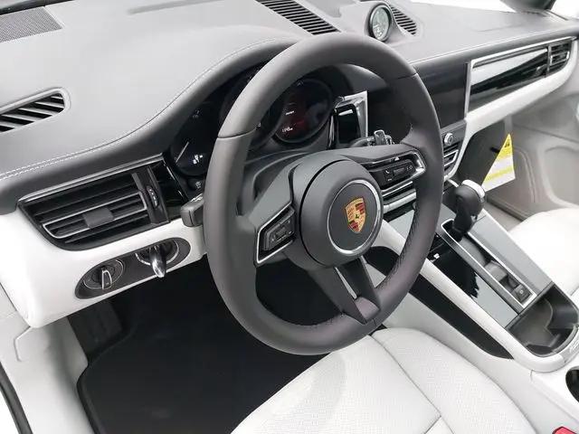2026 Porsche Macan Macan
