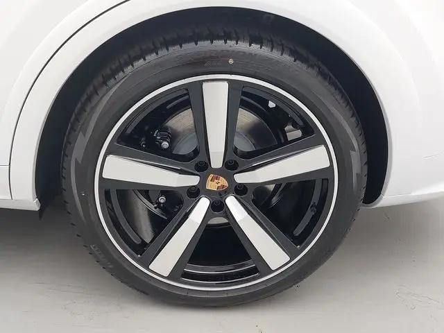 2026 Porsche Cayenne GTS