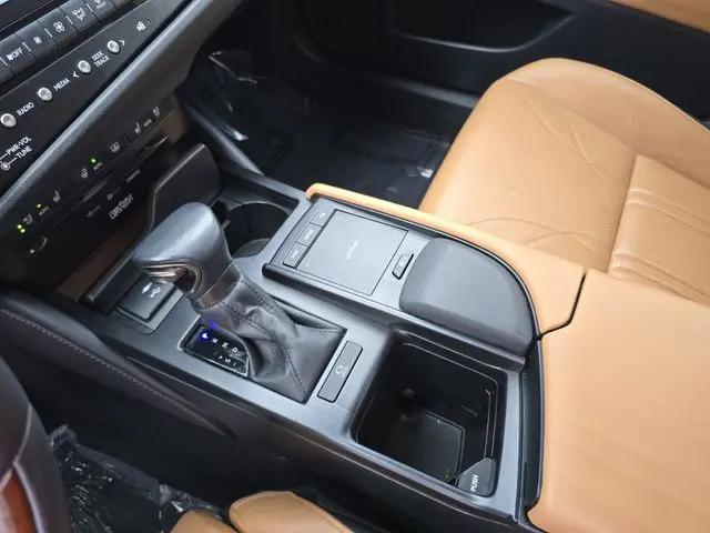 2022 Lexus ES 350 Ultra Luxury