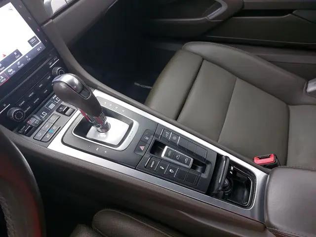 2018 Porsche 911 Carrera