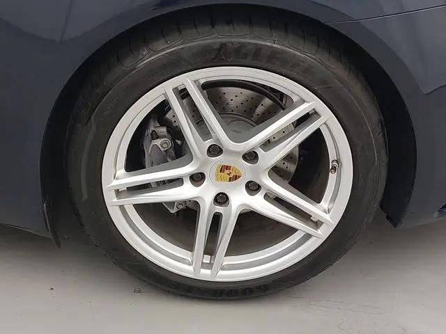 2018 Porsche 911 Carrera