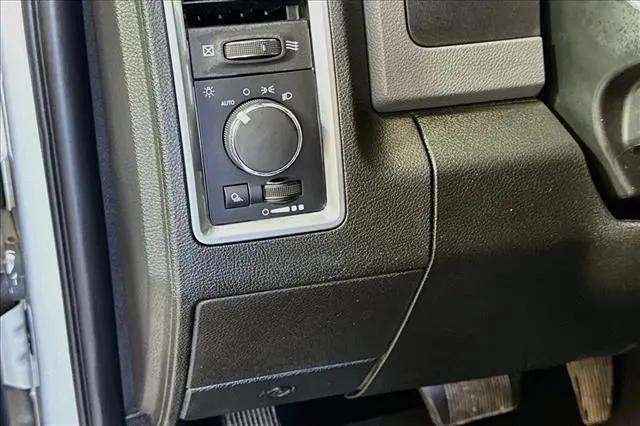 2019 Ram 1500 Classic SLT Crew Cab 4x4 64 Box