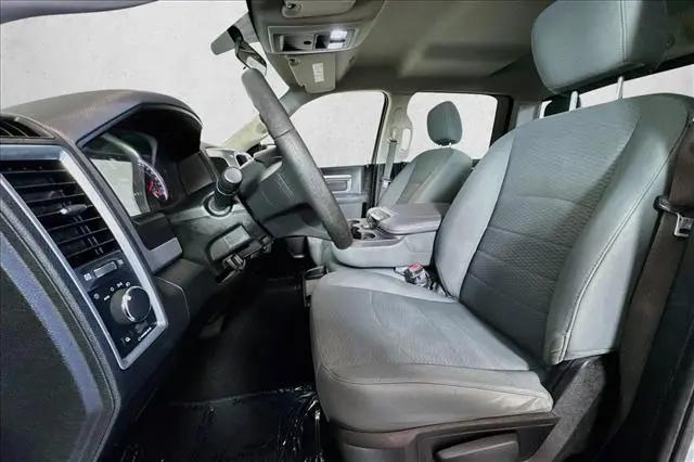 2019 Ram 1500 Classic SLT Crew Cab 4x4 64 Box
