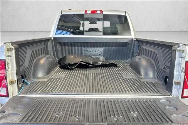 2019 Ram 1500 Classic SLT Crew Cab 4x4 64 Box