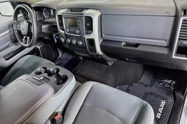 2019 Ram 1500 Classic SLT Crew Cab 4x4 64 Box