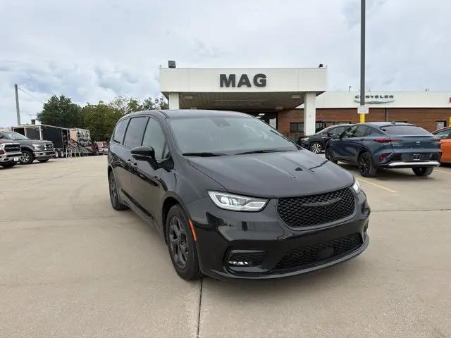 2023 Chrysler Pacifica Hybrid Limited for sale in Chillicothe, MO