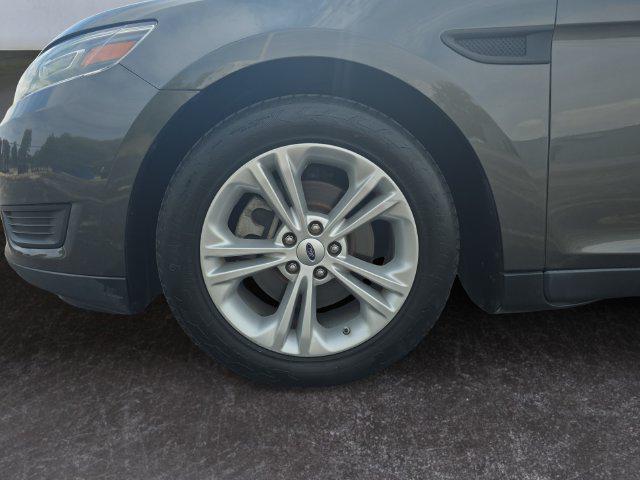 2017 Ford Taurus SE