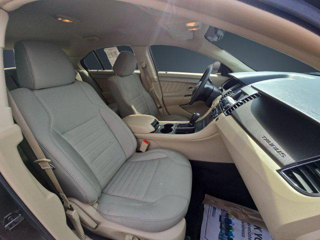 2017 Ford Taurus SE