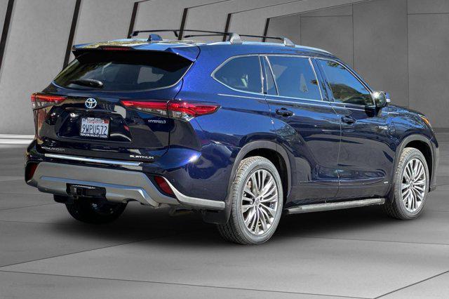2021 Toyota Highlander Hybrid Platinum