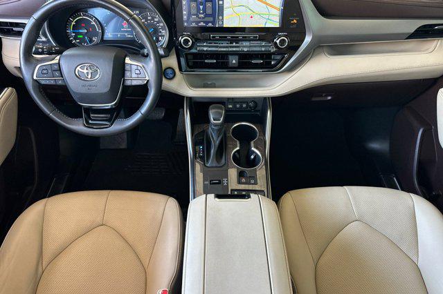 2021 Toyota Highlander Hybrid Platinum