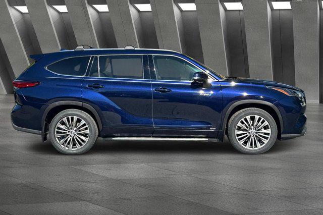 2021 Toyota Highlander Hybrid Platinum