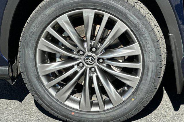 2021 Toyota Highlander Hybrid Platinum