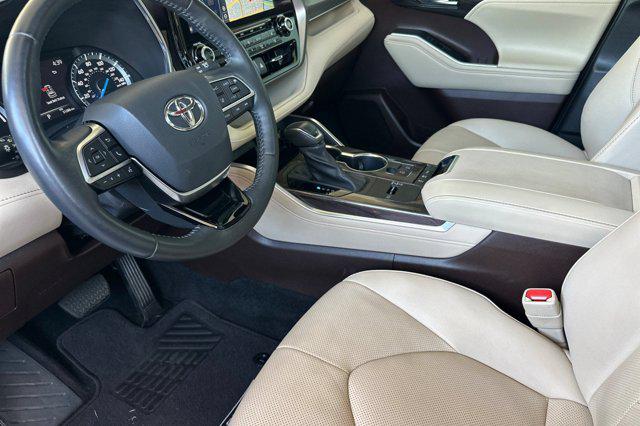 2021 Toyota Highlander Hybrid Platinum