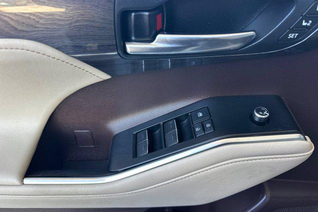 2021 Toyota Highlander Hybrid Platinum