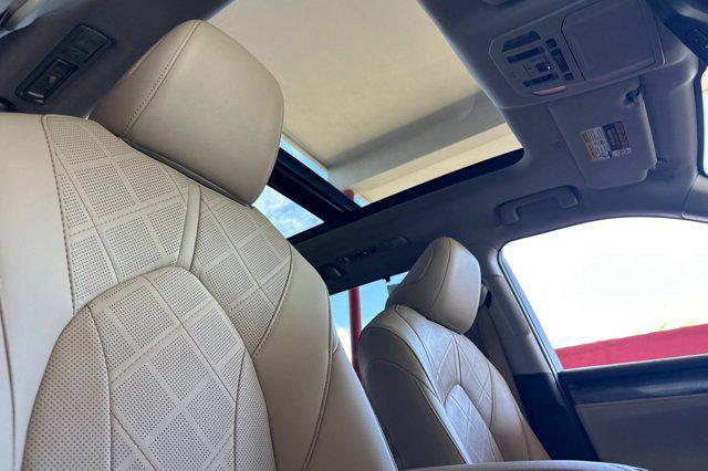 2021 Toyota Highlander Hybrid Platinum