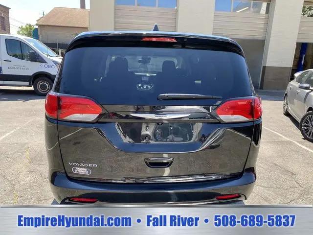 2023 Chrysler Voyager LX