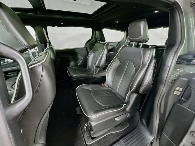 2025 Chrysler Pacifica Hybrid Premiuim S Appearance Package