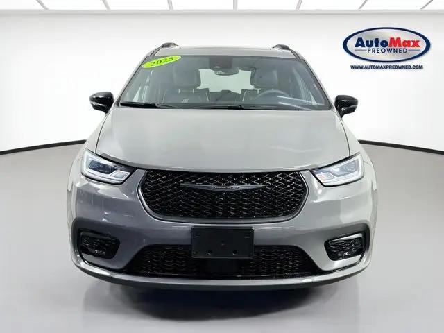 2025 Chrysler Pacifica Hybrid Premiuim S Appearance Package