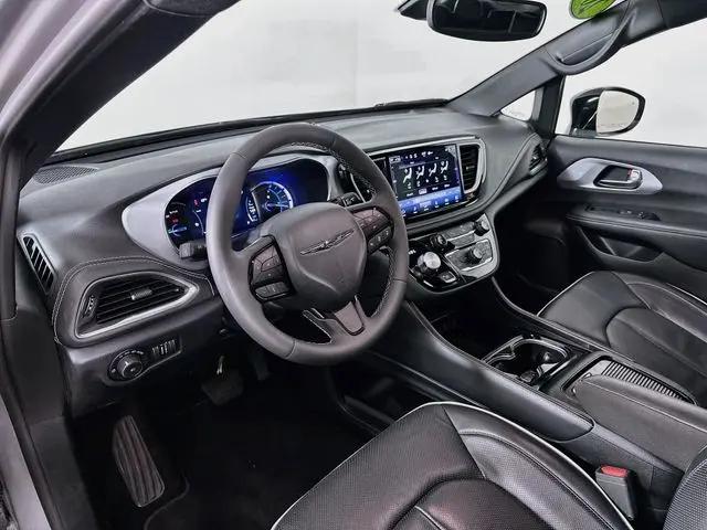 2025 Chrysler Pacifica Hybrid Premiuim S Appearance Package